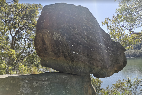 标志性的大石头
